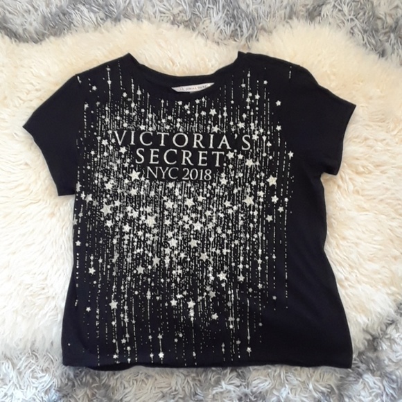 Victoria's Secret Tops - 🍨 30% off {VS} black & gold  NYC 2018 t-shirt A10